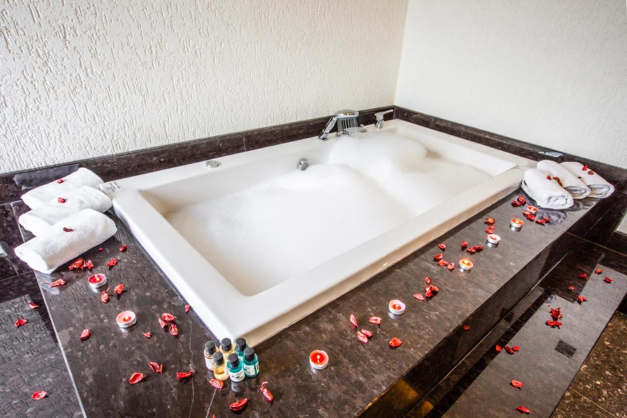 Nehir Otel Pelitli  Екстериор снимка